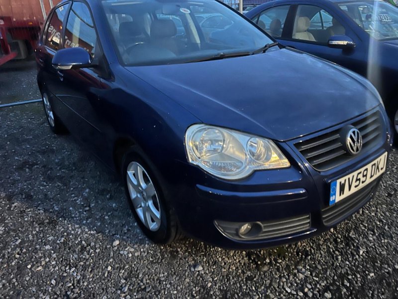 VOLKSWAGEN POLO