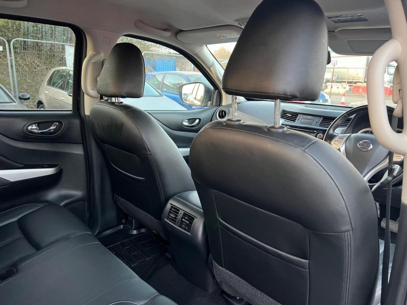 NISSAN NAVARA