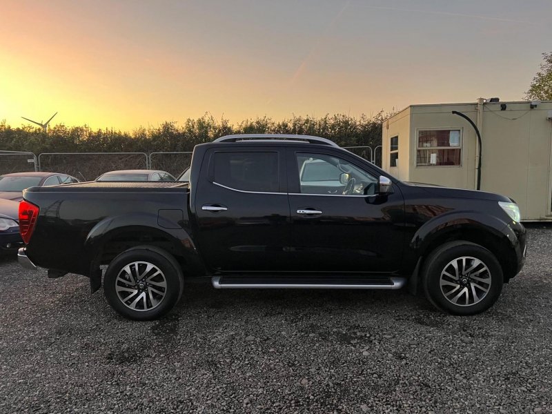 NISSAN NAVARA
