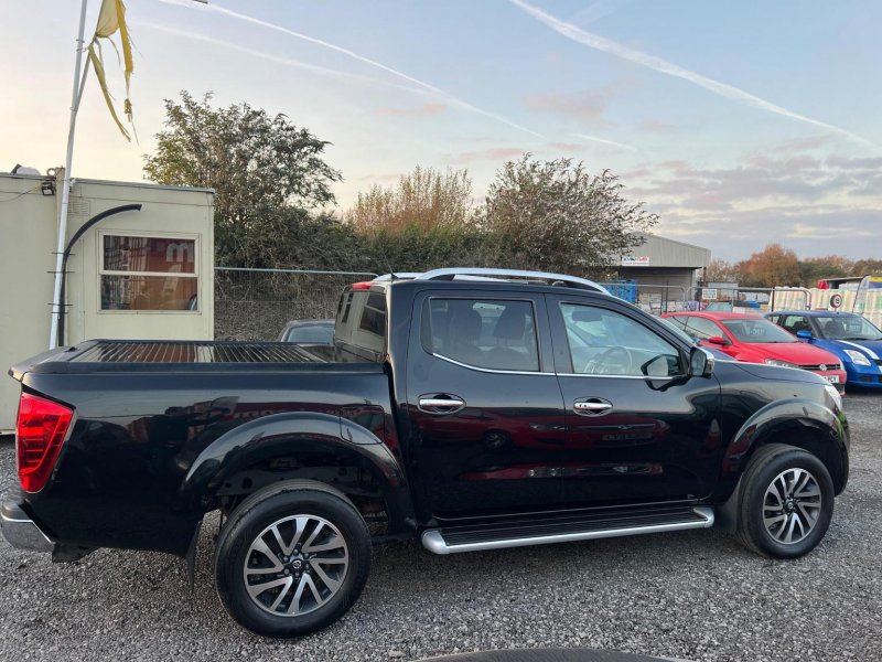 NISSAN NAVARA