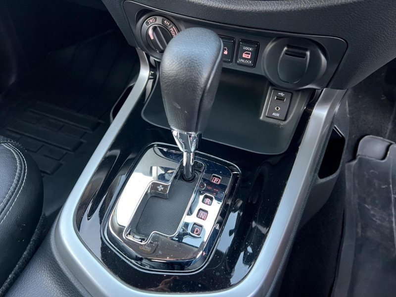 NISSAN NAVARA