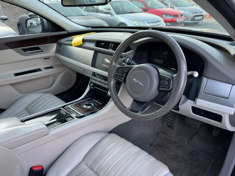 JAGUAR XF