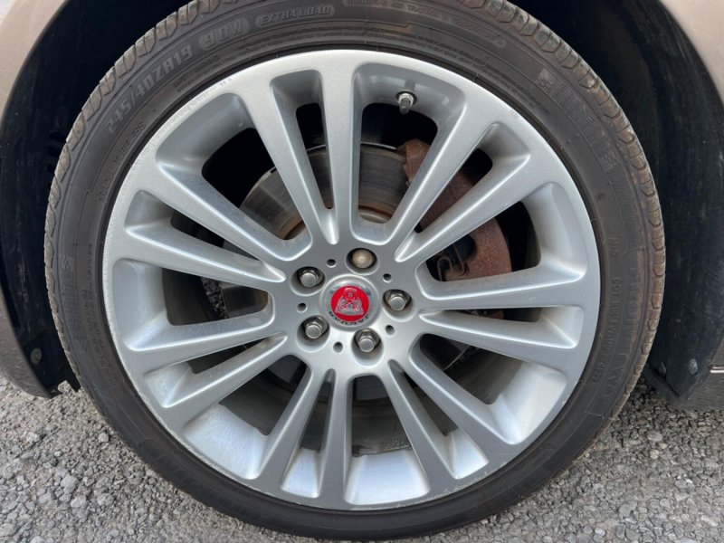 JAGUAR XF