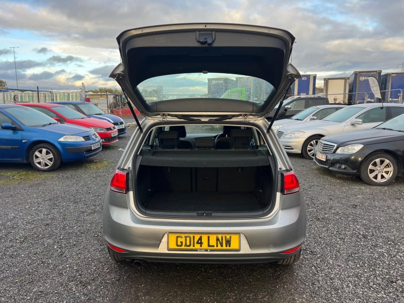 VOLKSWAGEN GOLF