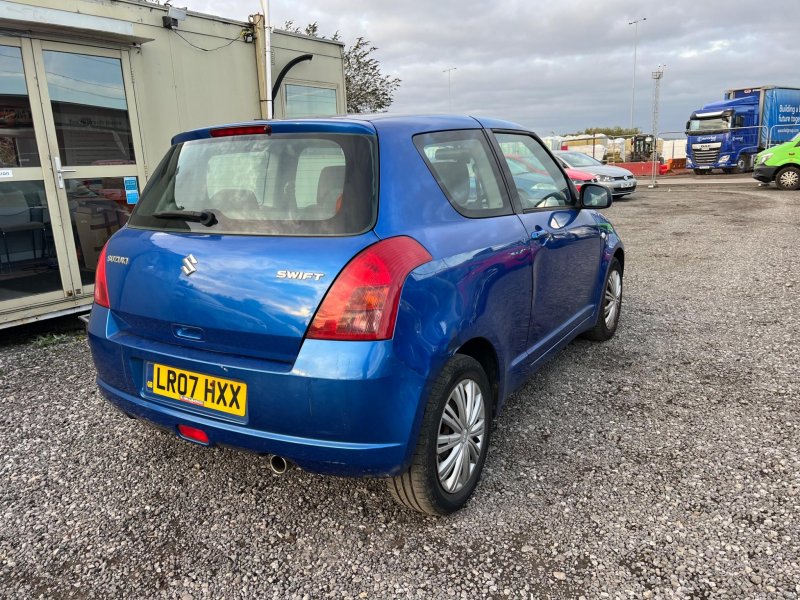 SUZUKI SWIFT