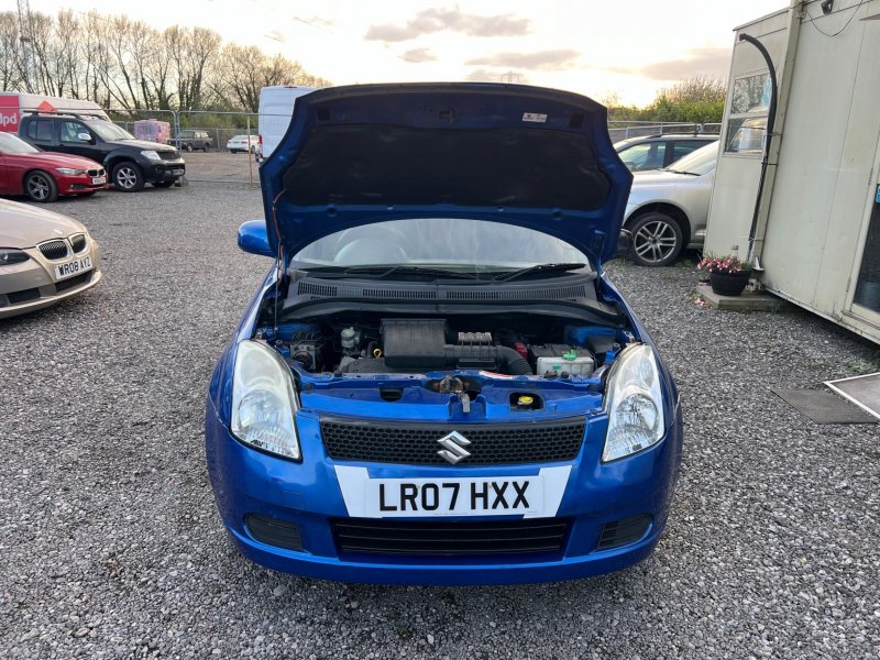 SUZUKI SWIFT