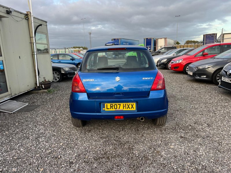 SUZUKI SWIFT