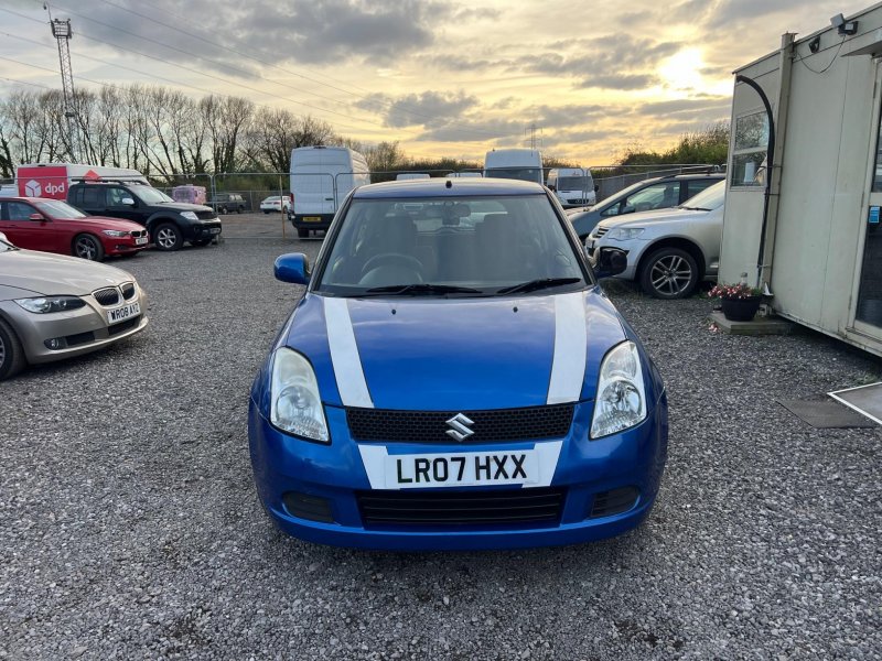 SUZUKI SWIFT