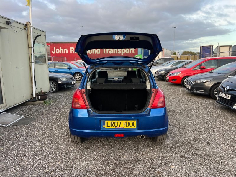 SUZUKI SWIFT