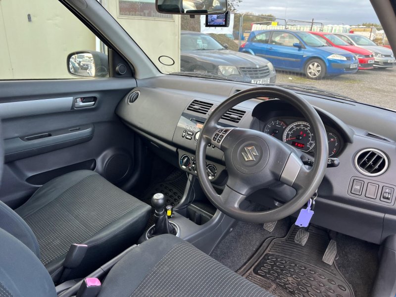 SUZUKI SWIFT