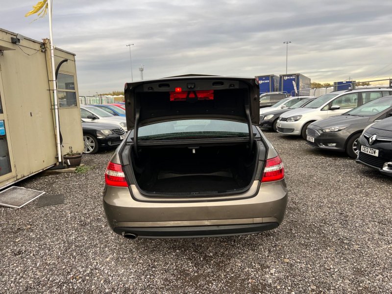 MERCEDES-BENZ E CLASS