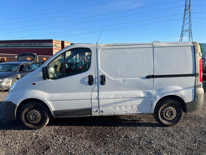 VAUXHALL VIVARO