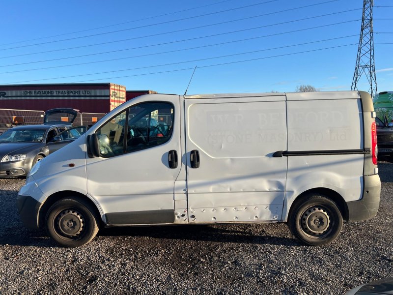 VAUXHALL VIVARO