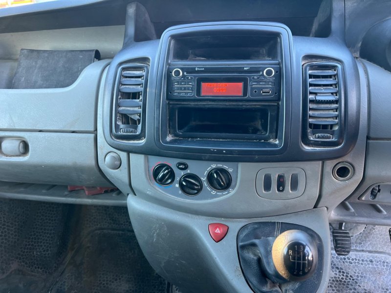 VAUXHALL VIVARO