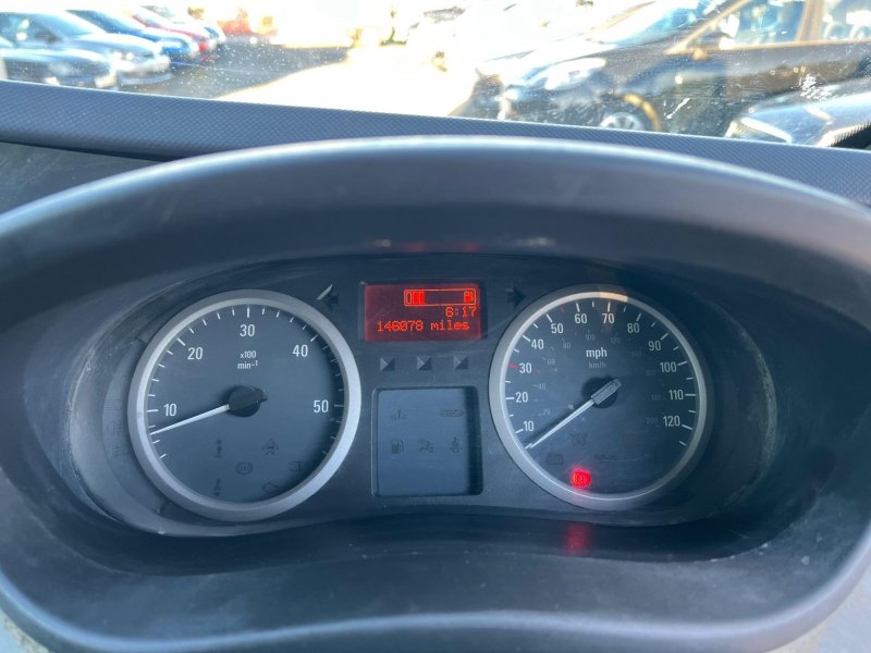 VAUXHALL VIVARO