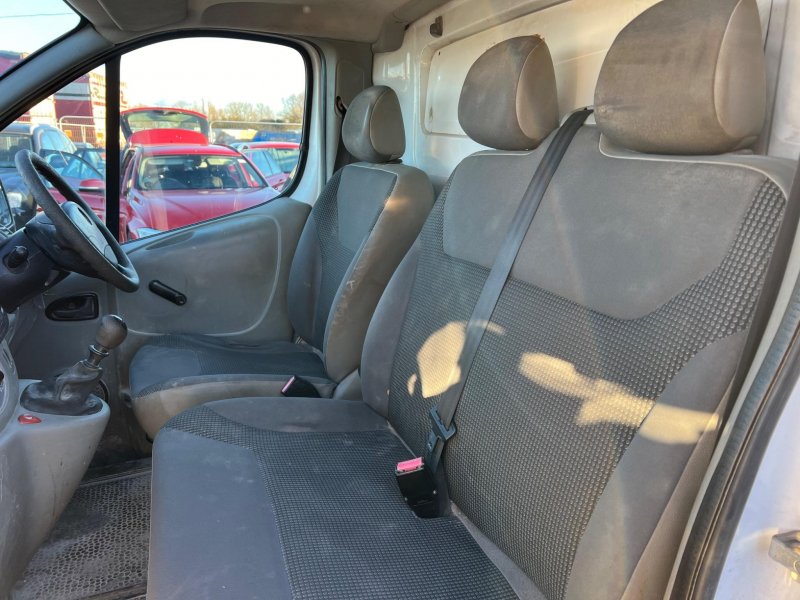 VAUXHALL VIVARO