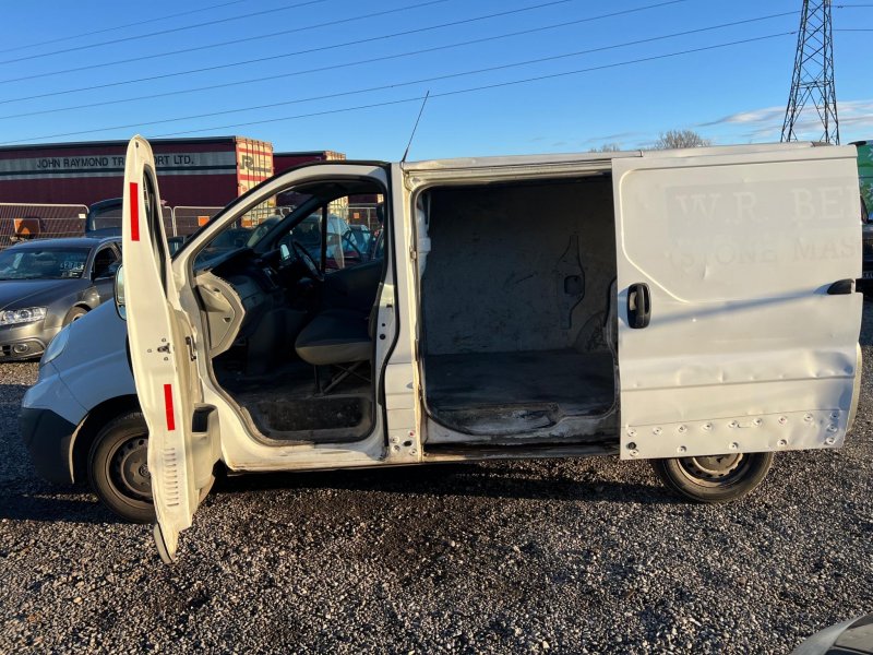 VAUXHALL VIVARO