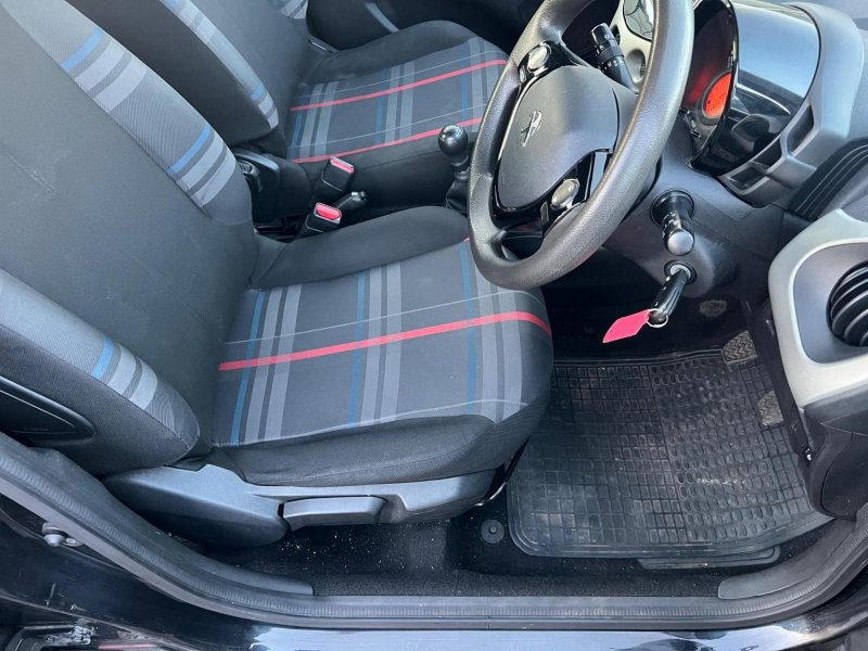 PEUGEOT 108