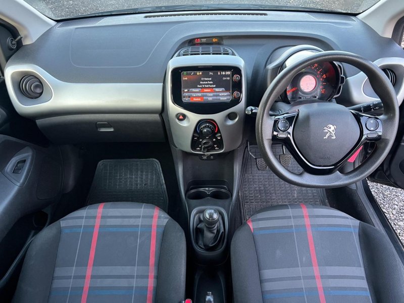 PEUGEOT 108