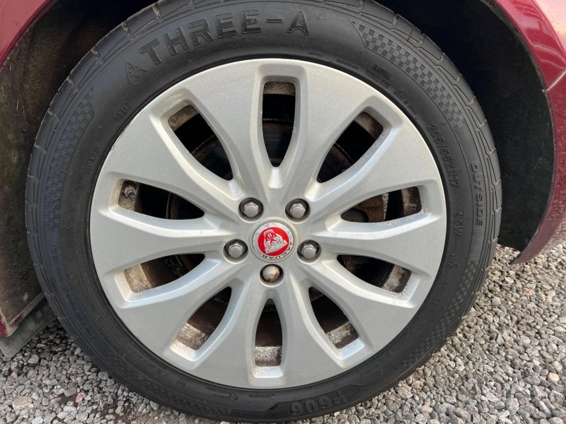 JAGUAR XE
