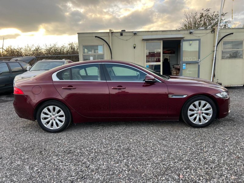 JAGUAR XE