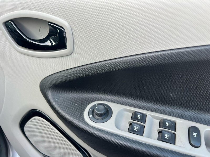 RENAULT ZOE