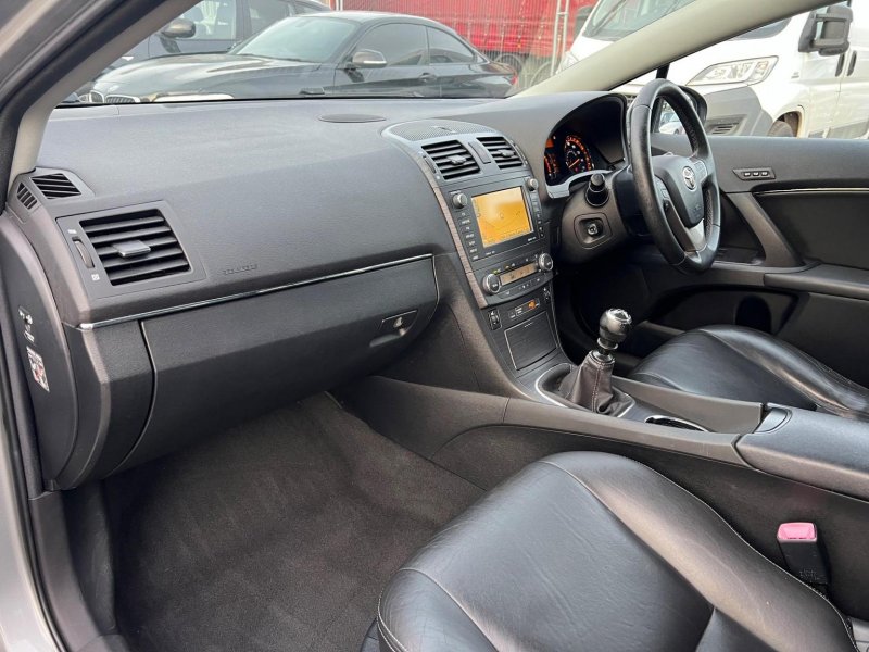 TOYOTA AVENSIS