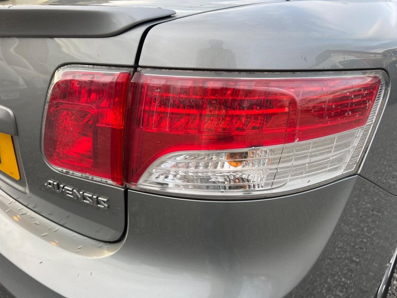 TOYOTA AVENSIS