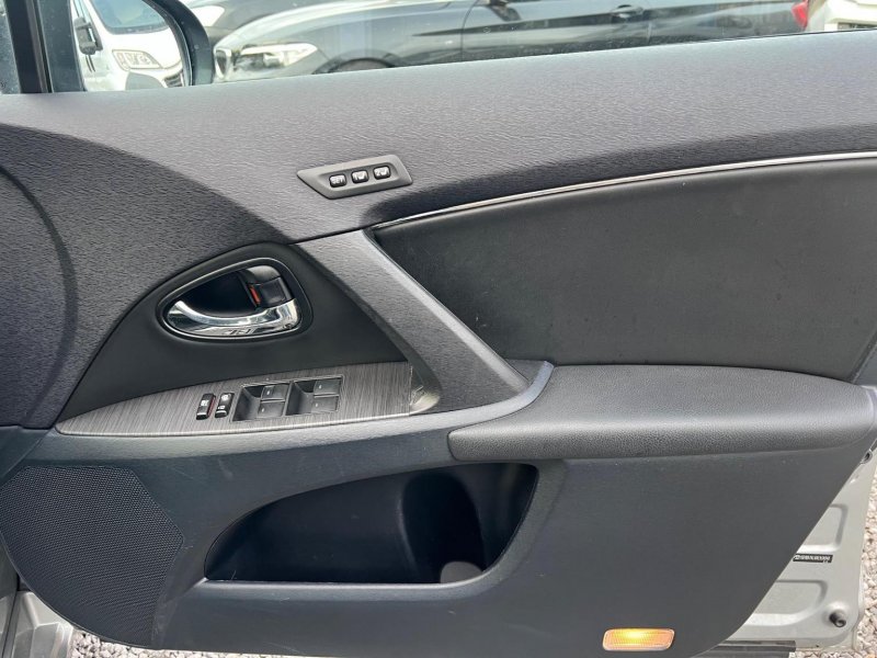 TOYOTA AVENSIS