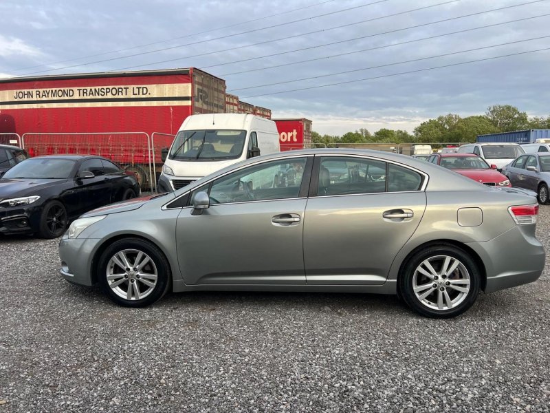 TOYOTA AVENSIS