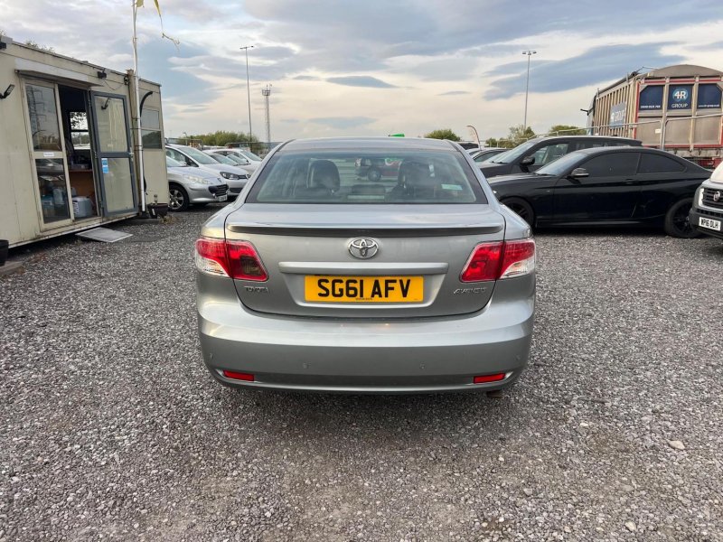 TOYOTA AVENSIS