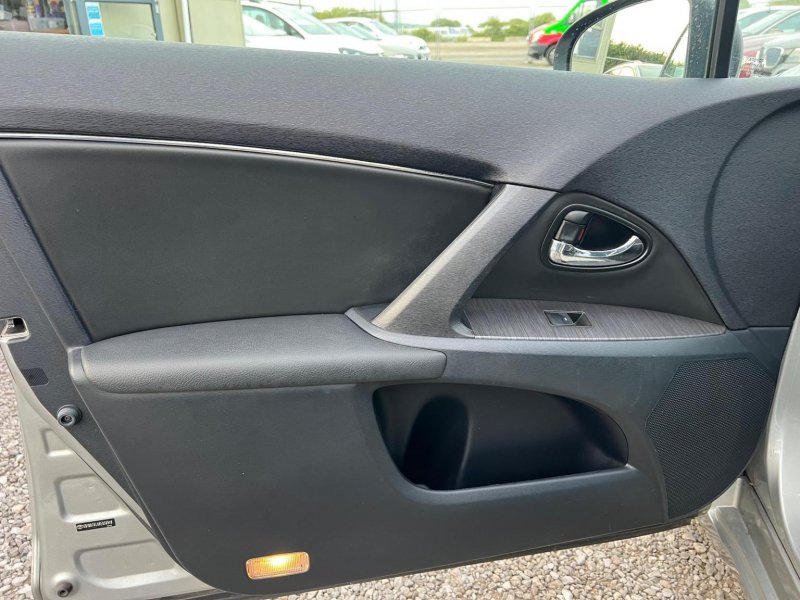 TOYOTA AVENSIS