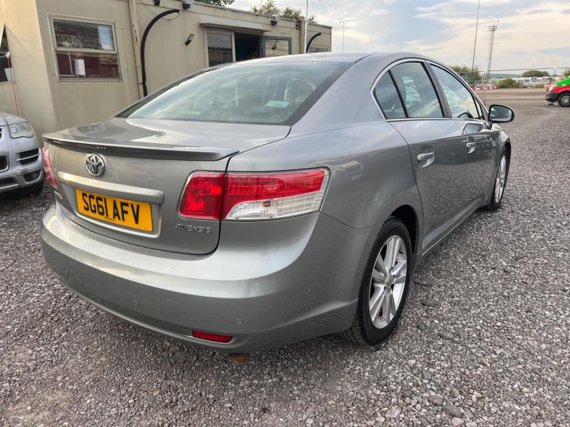 TOYOTA AVENSIS