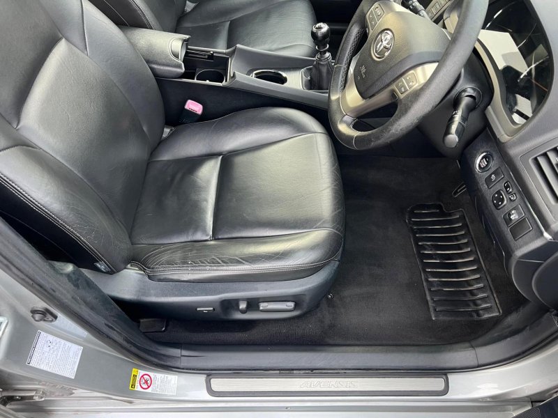 TOYOTA AVENSIS