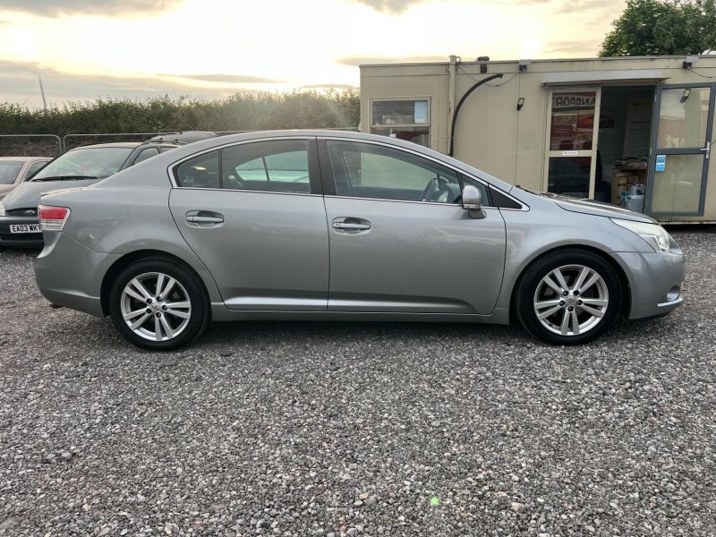 TOYOTA AVENSIS