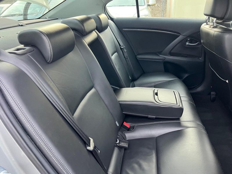 TOYOTA AVENSIS