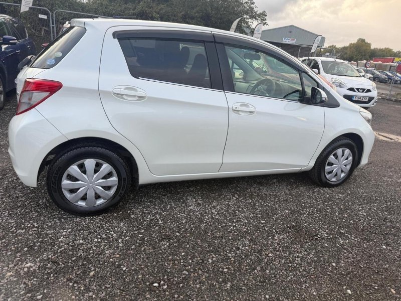 TOYOTA VITZ