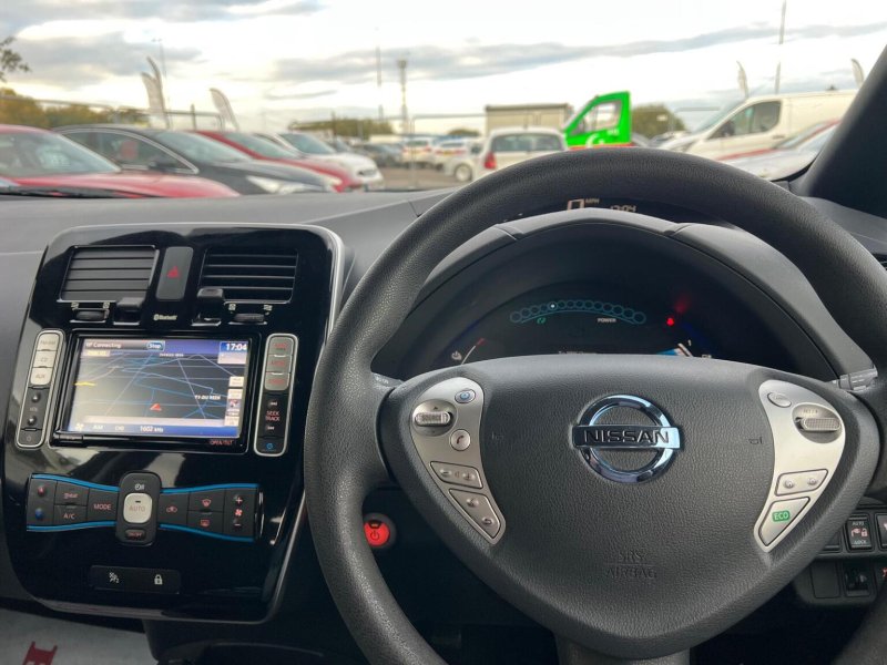 NISSAN LEAF