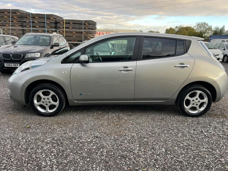 NISSAN LEAF
