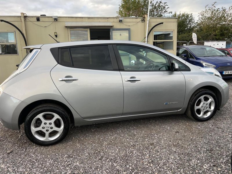 NISSAN LEAF