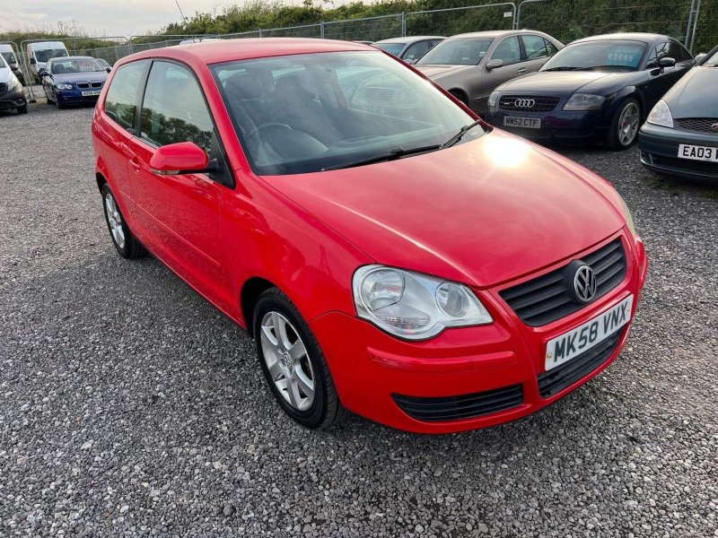 VOLKSWAGEN POLO