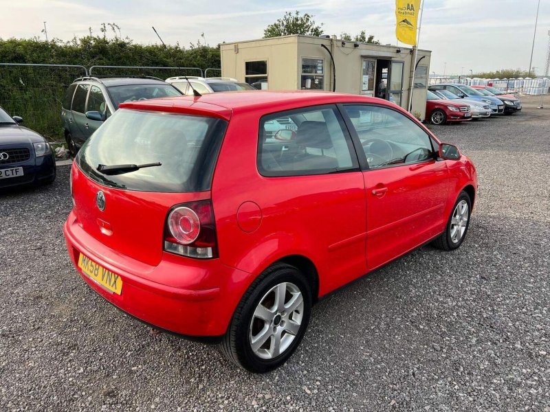 VOLKSWAGEN POLO